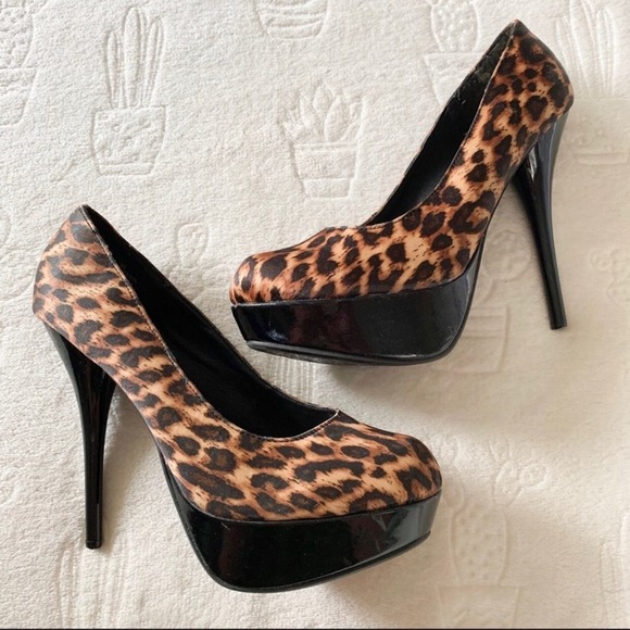 BAMBOO Shoes - Bamboo Cheetah Print Platform Heels